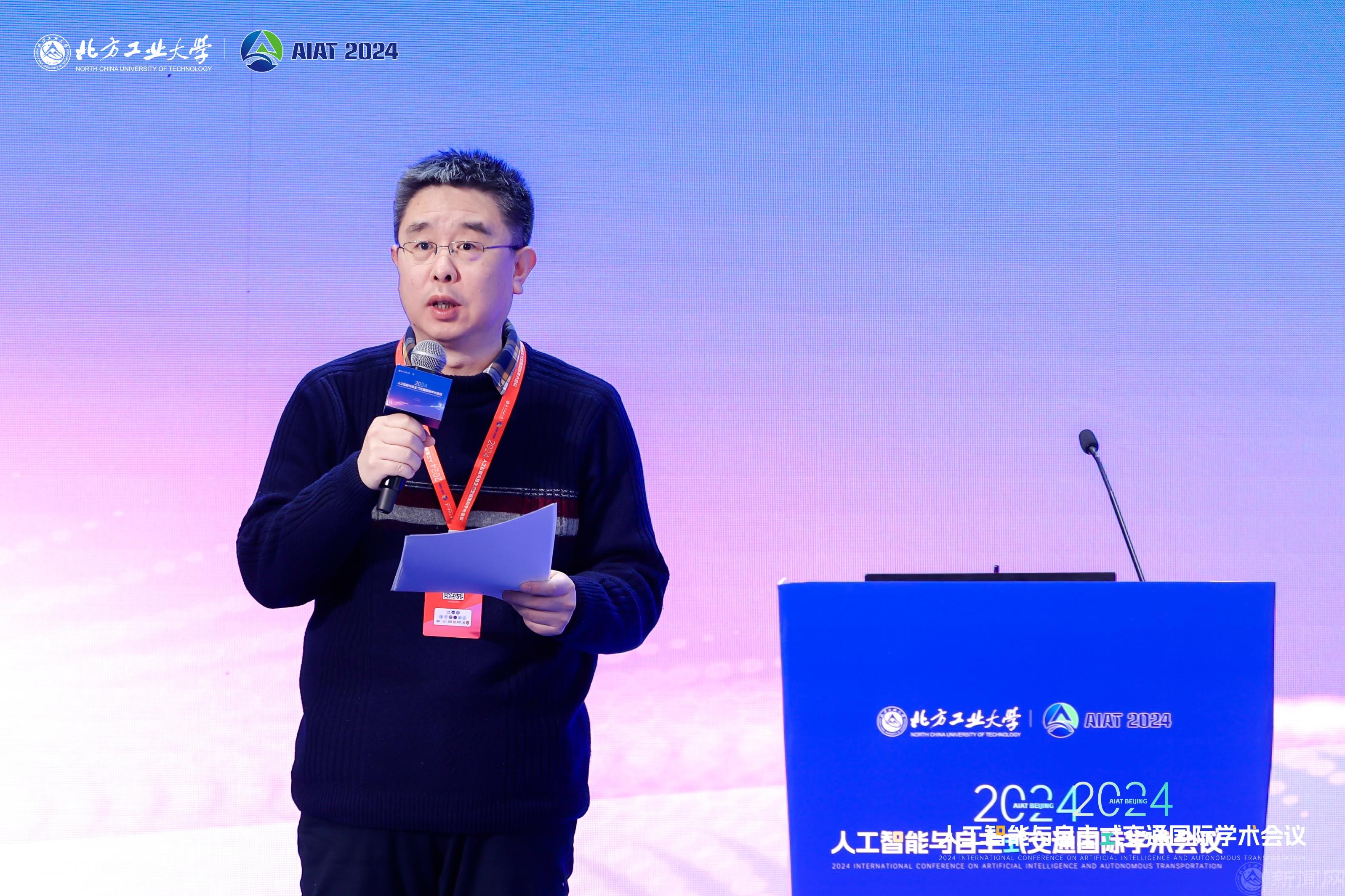 图7 李晓理理事长主持.jpg 图7 李晓理理事长主持.jpg