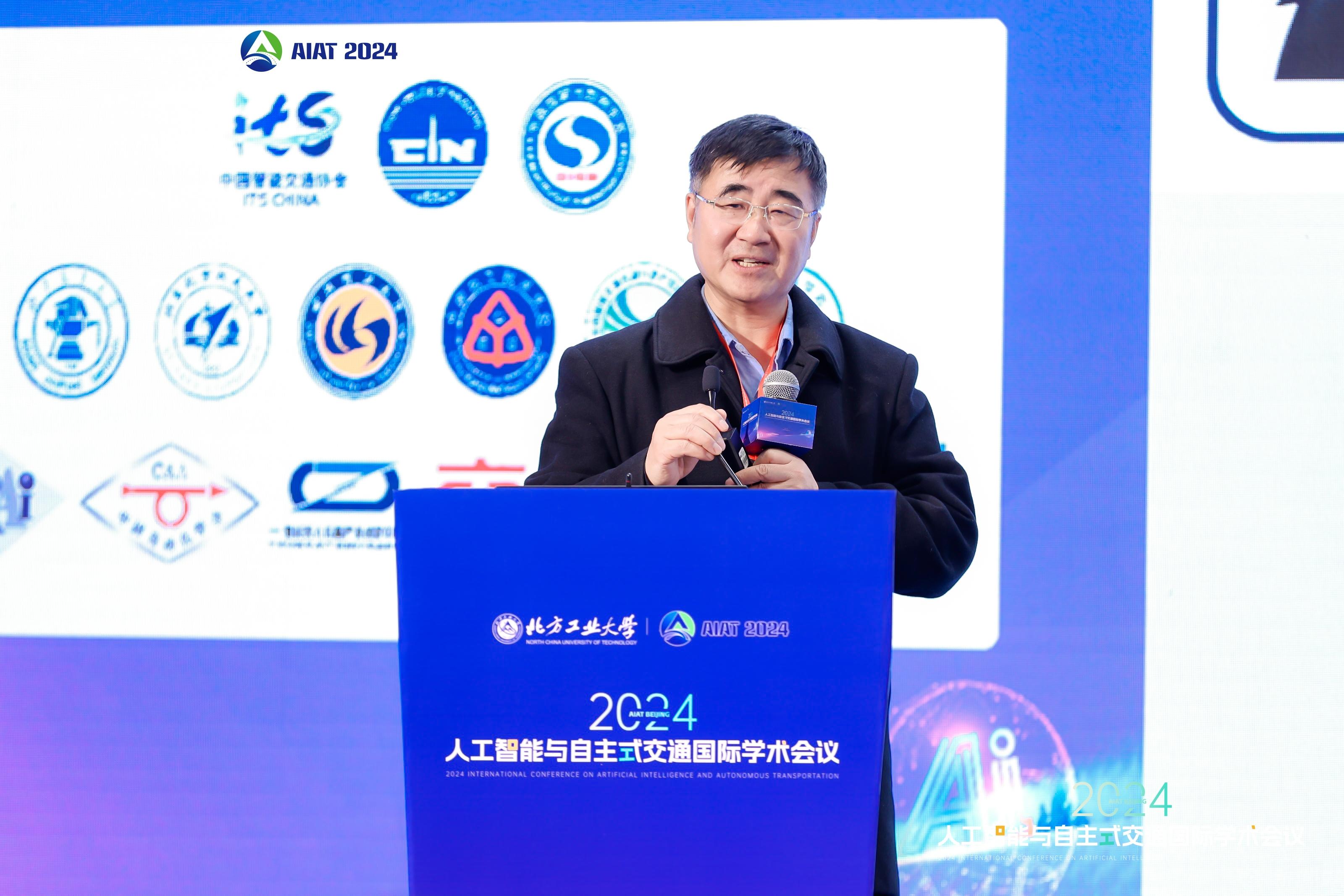 图12 孙富春教授报告.jpg 图12 孙富春教授报告.jpg